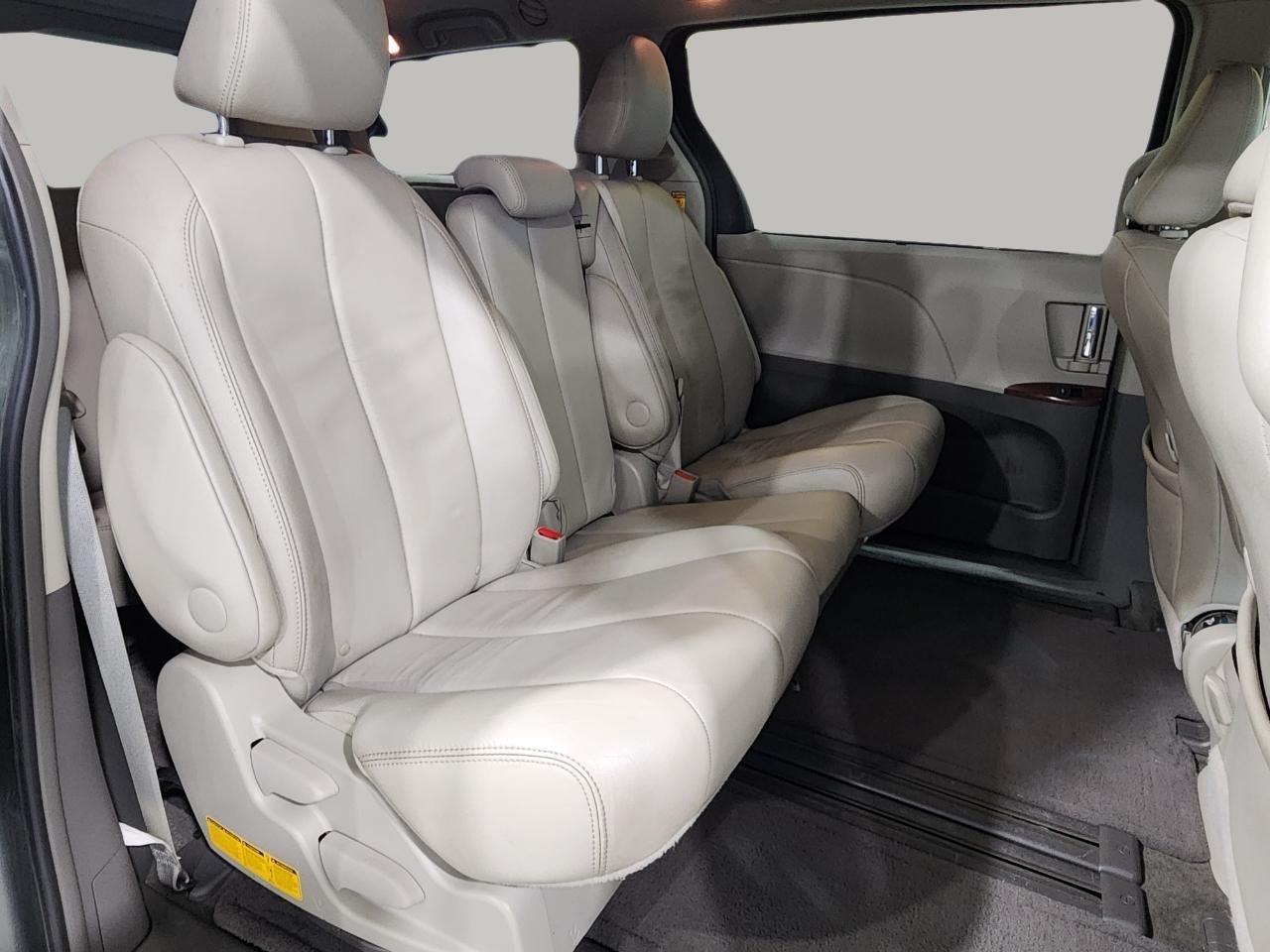 Toyota Sienna XLE FWD 8-Passenger V6 2014