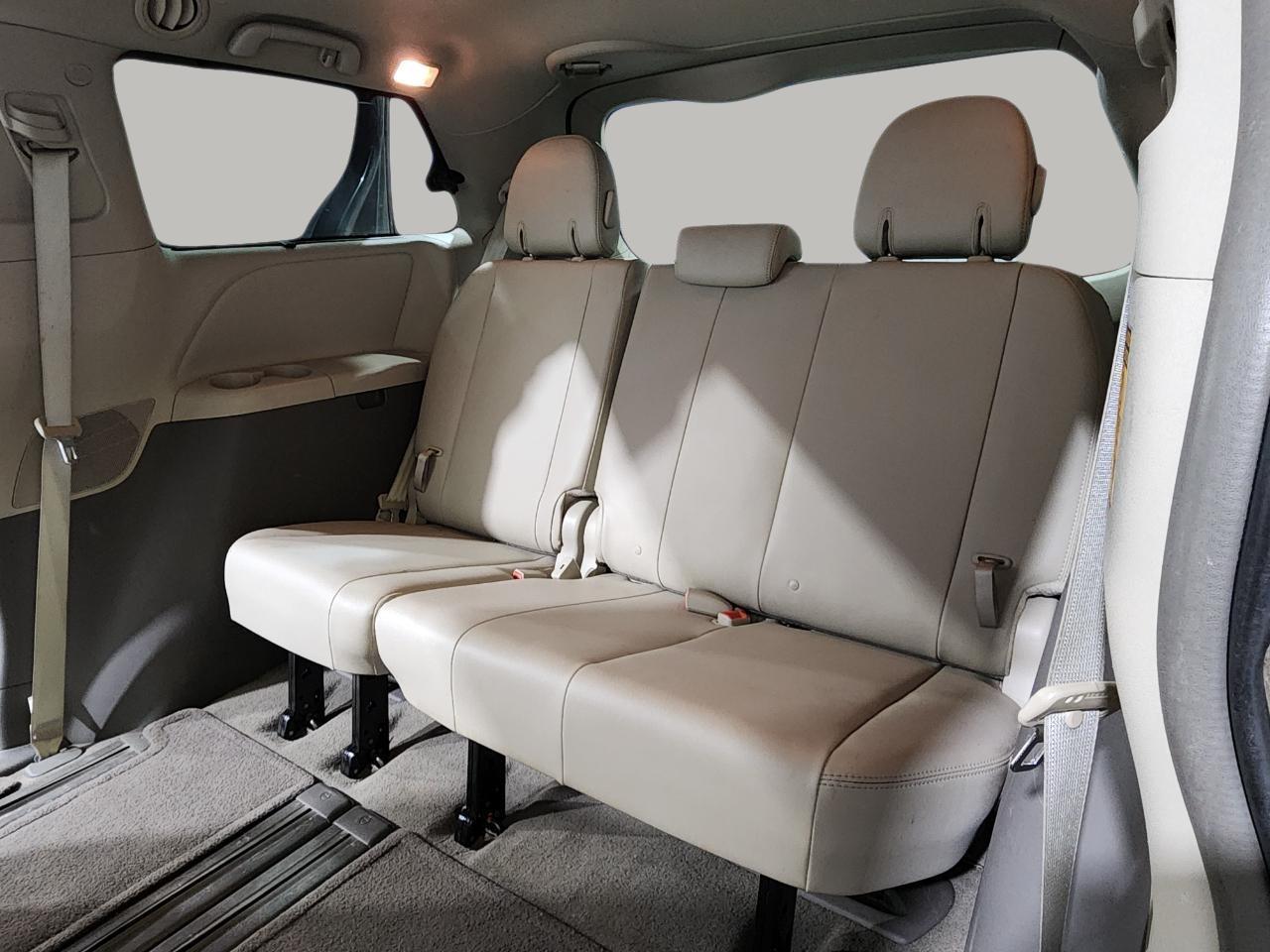 Toyota Sienna XLE FWD 8-Passenger V6 2014