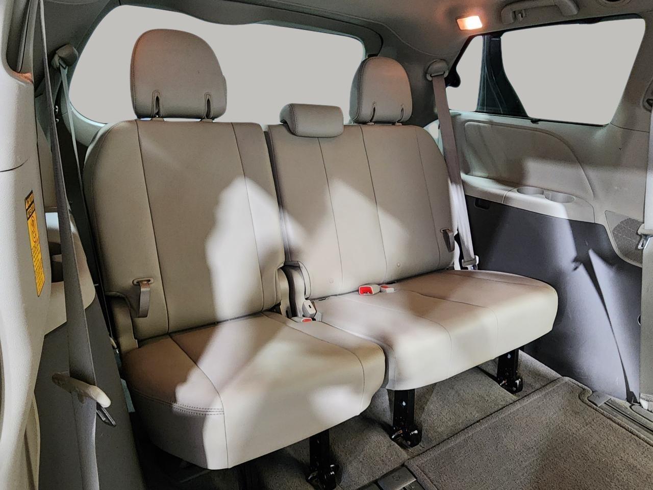 Toyota Sienna XLE FWD 8-Passenger V6 2014