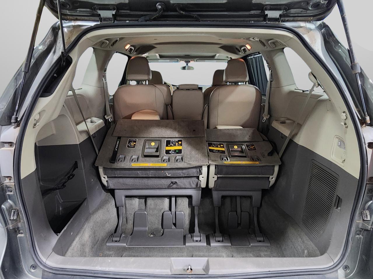 Toyota Sienna XLE FWD 8-Passenger V6 2014