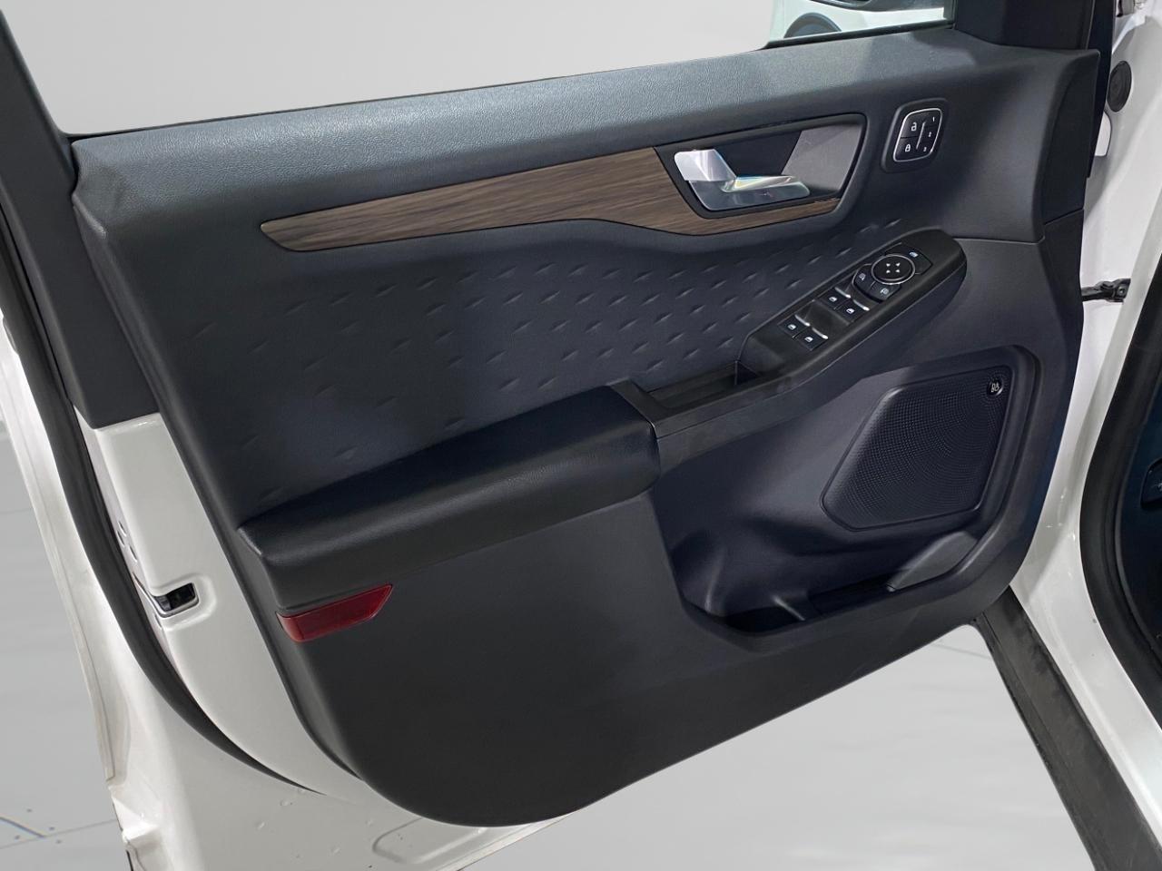 Ford Escape Hybrid Titanium 2020