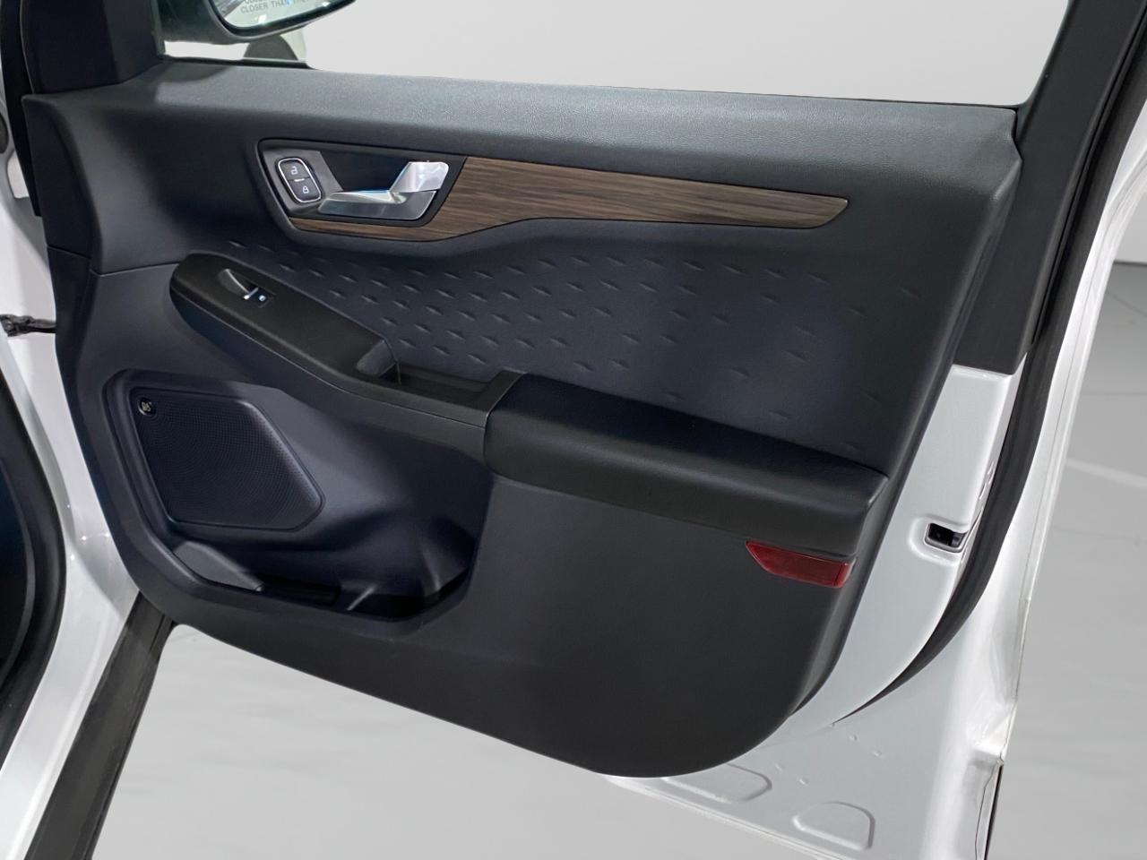 Ford Escape Hybrid Titanium 2020