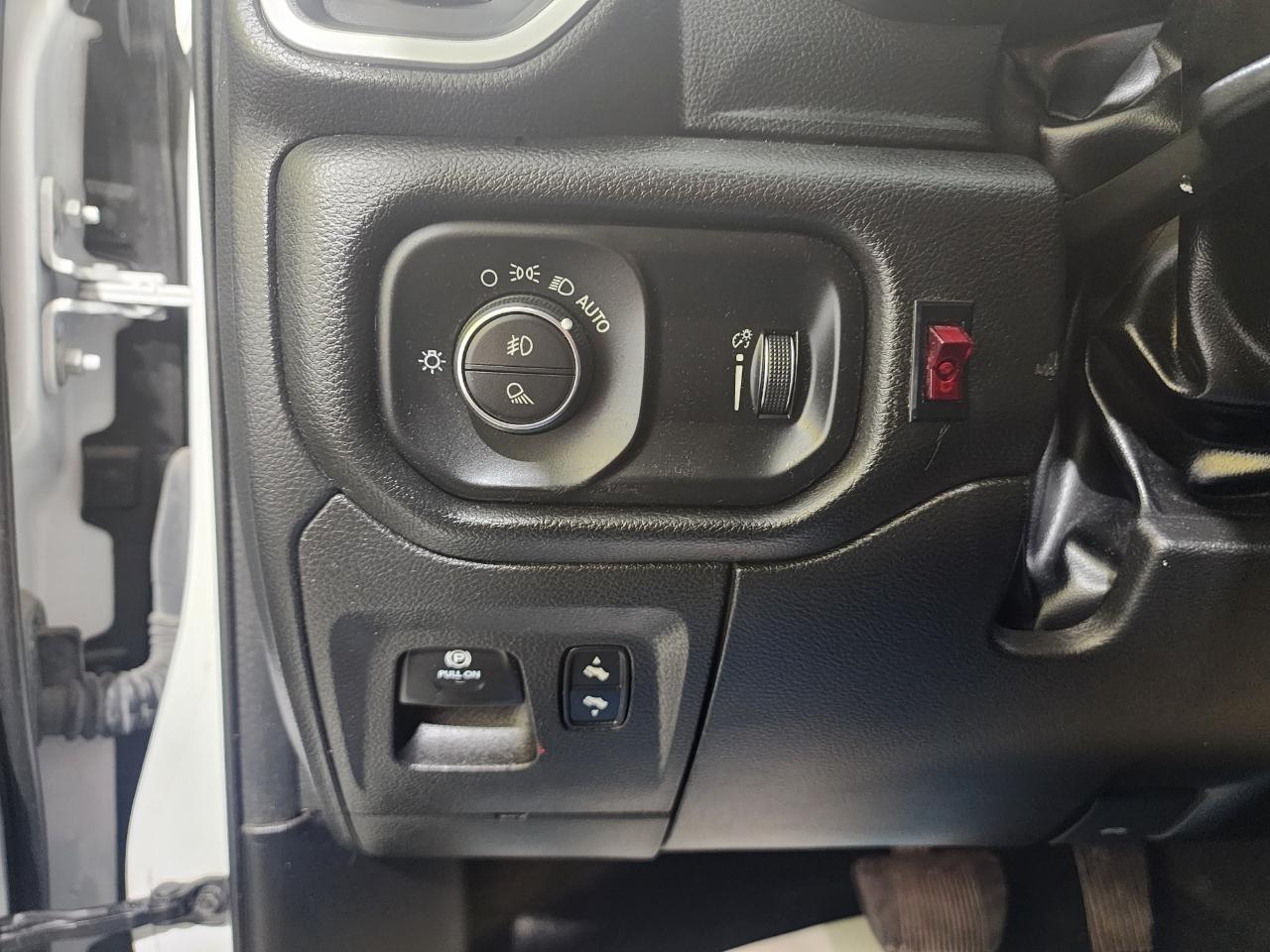 RAM 1500 Big Horn Crew Cab SWB 4WD 2023