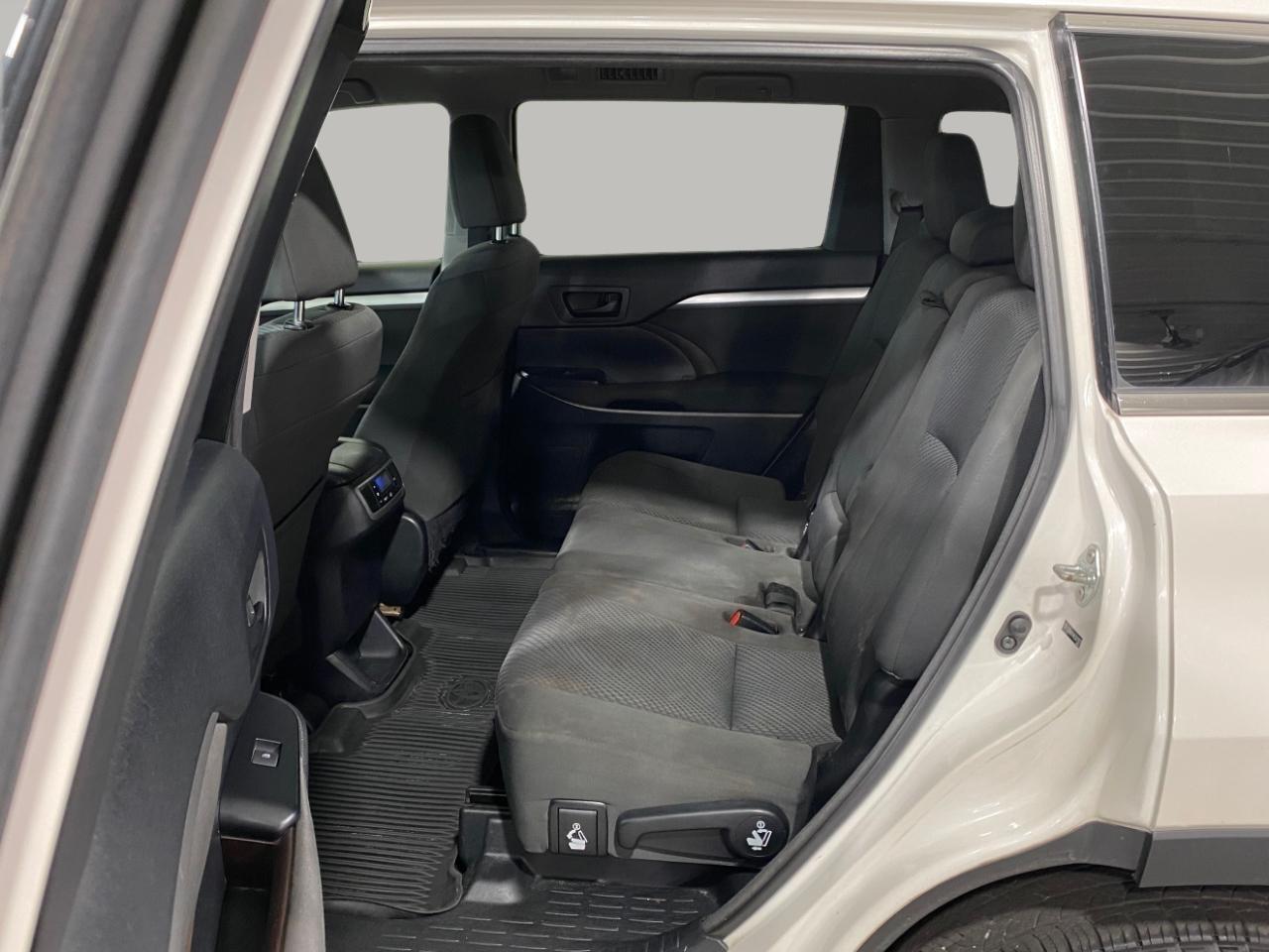 Toyota Highlander LE AWD V6 2014
