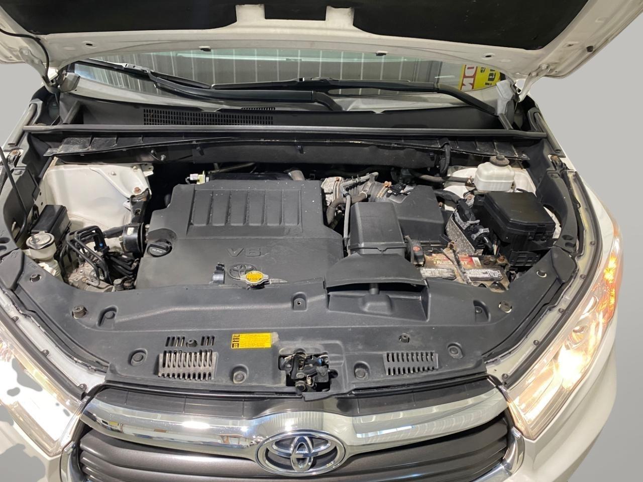 Toyota Highlander LE AWD V6 2014