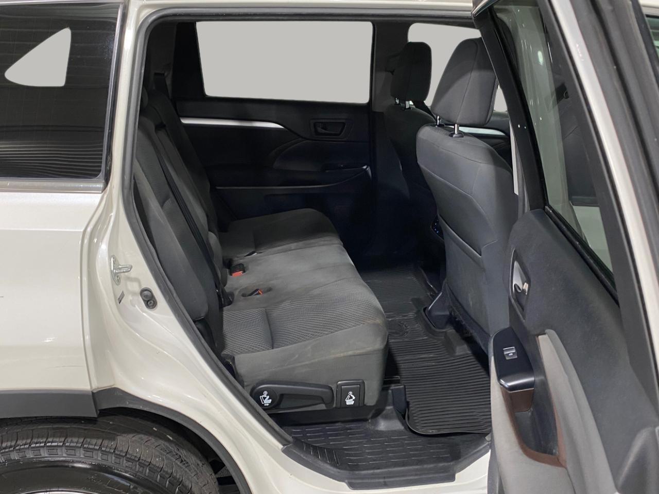 Toyota Highlander LE AWD V6 2014