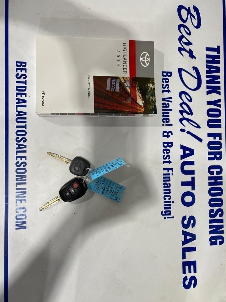 Toyota Highlander LE AWD V6 2014
