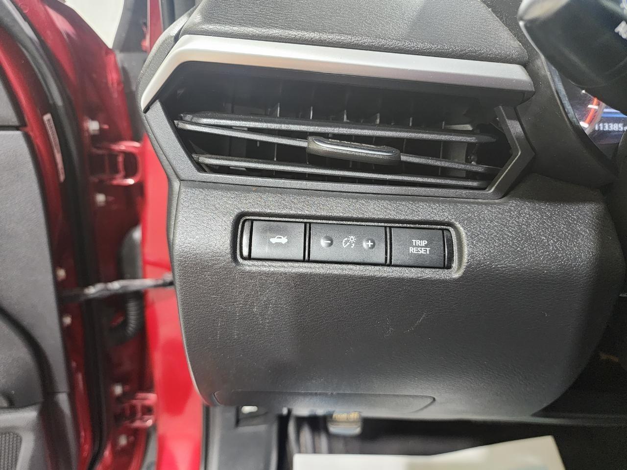 Nissan Altima SR 4D Sedan 2.5 2020