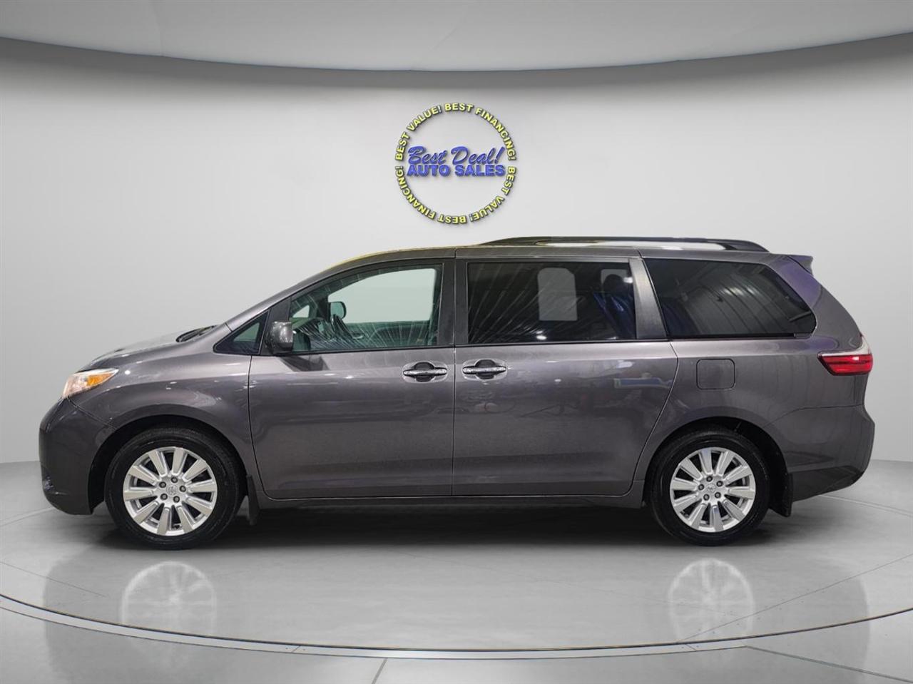 Toyota Sienna XLE 7-Passenger AWD 2017