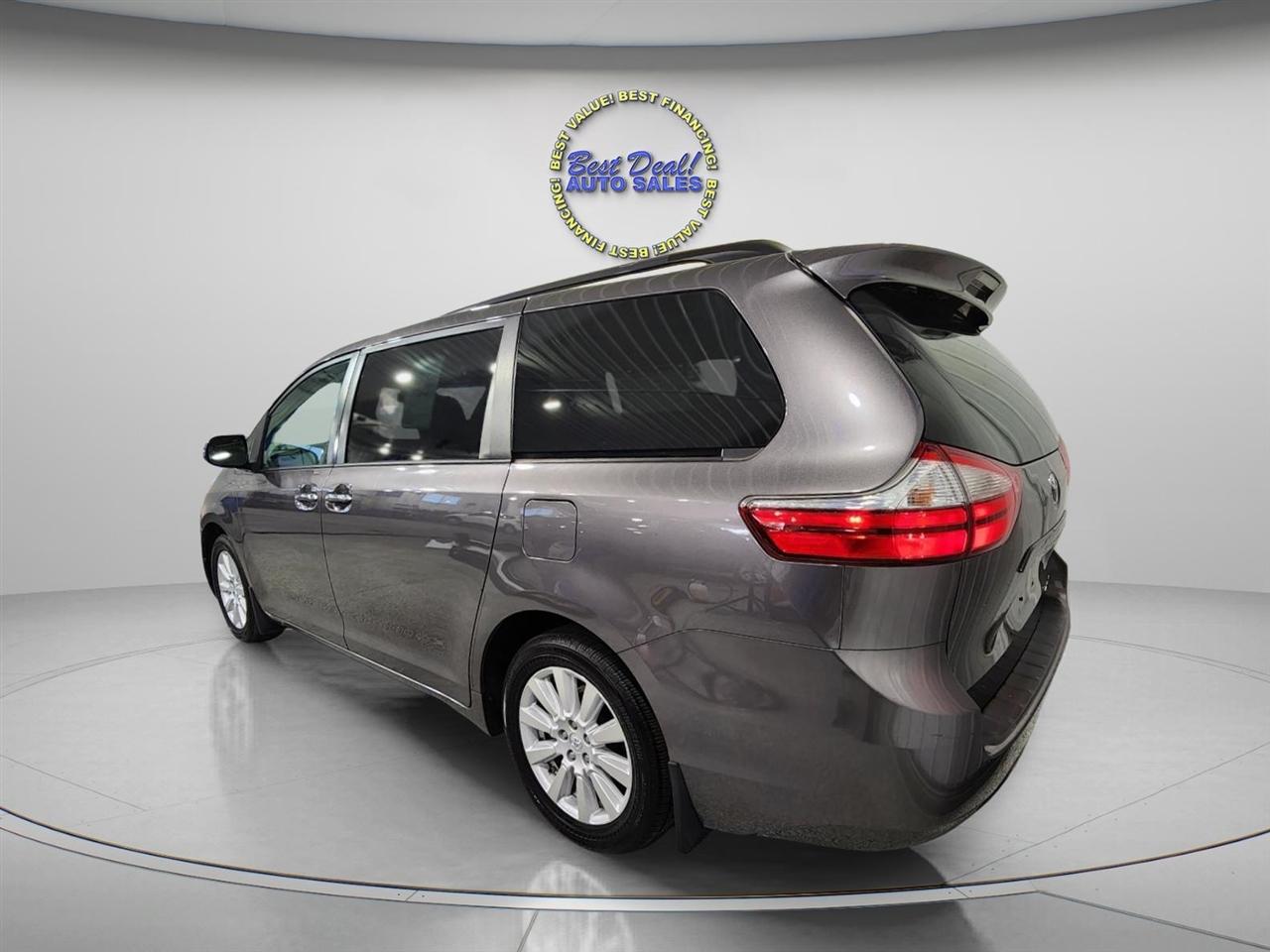 Toyota Sienna XLE 7-Passenger AWD 2017