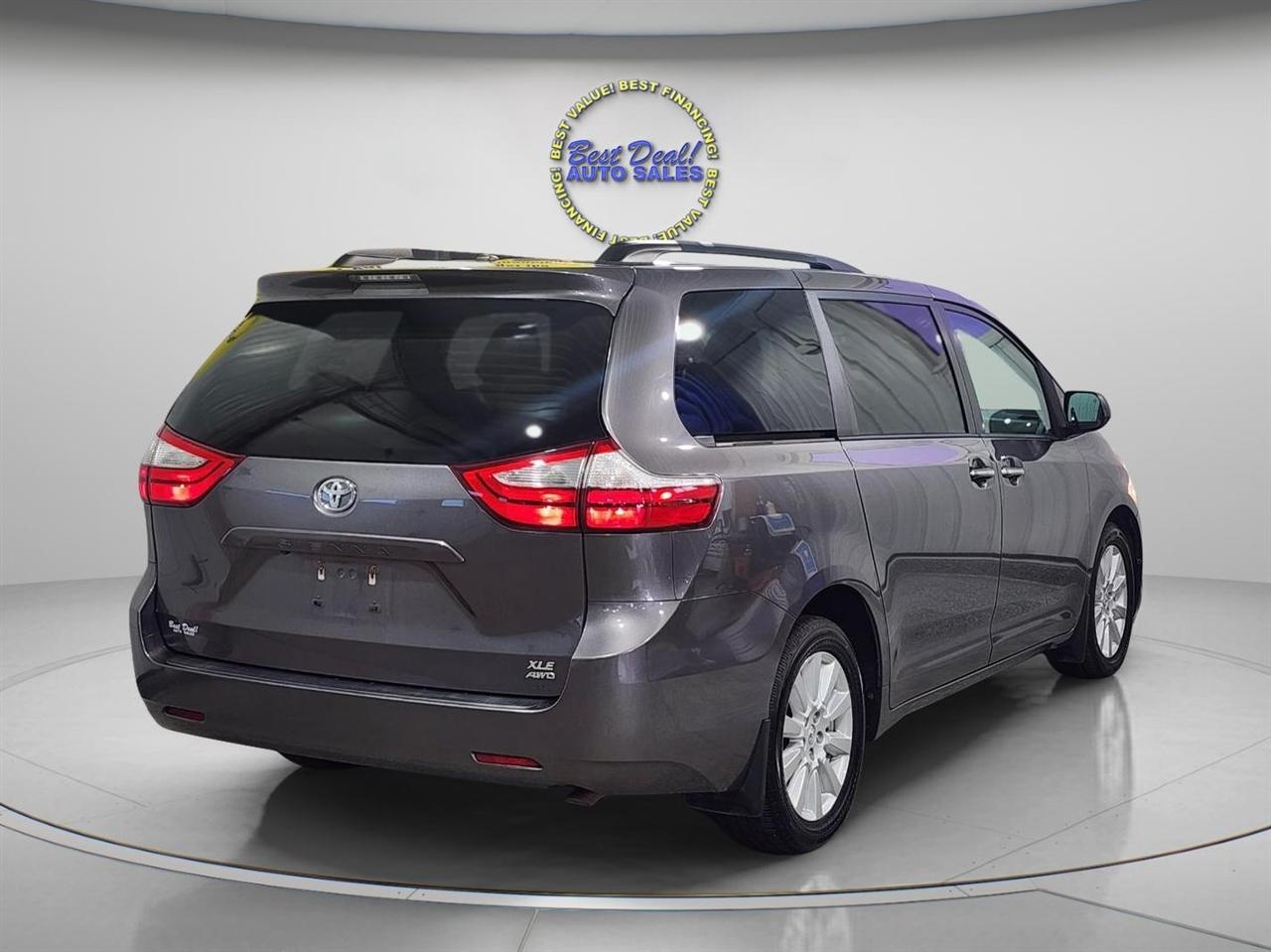 Toyota Sienna XLE 7-Passenger AWD 2017