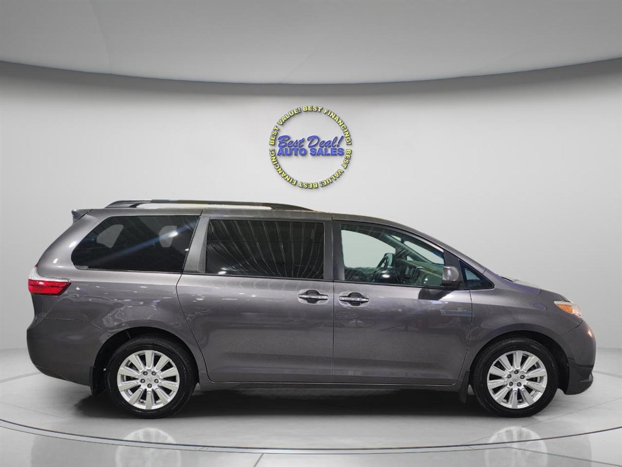 Toyota Sienna XLE 7-Passenger AWD 2017
