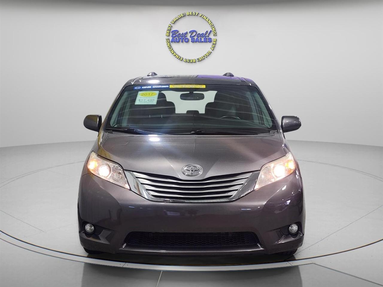 Toyota Sienna XLE 7-Passenger AWD 2017