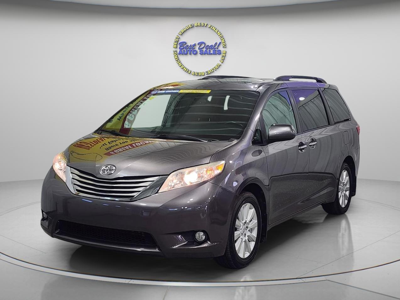 Toyota Sienna XLE 7-Passenger AWD 2017