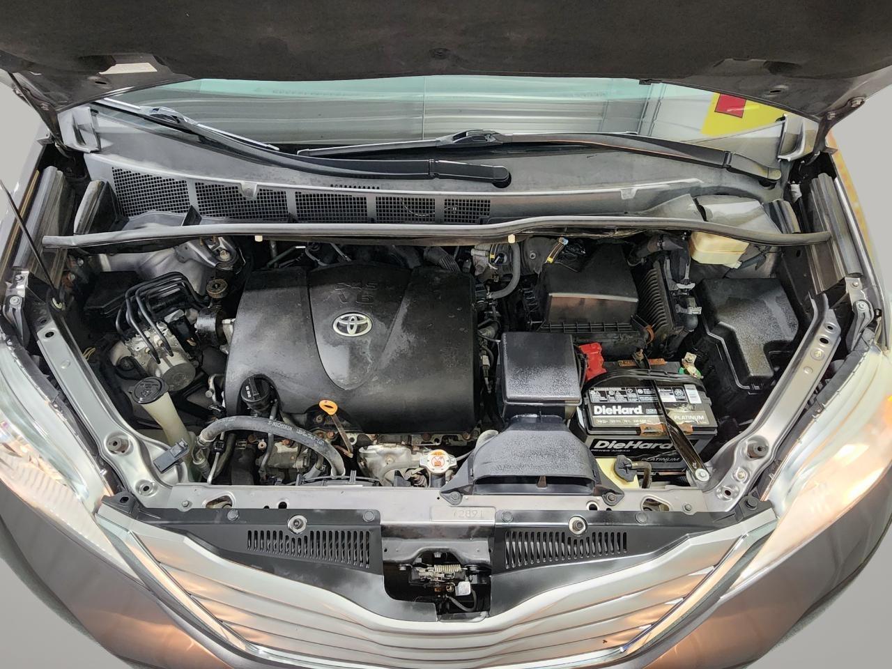 Toyota Sienna XLE 7-Passenger AWD 2017