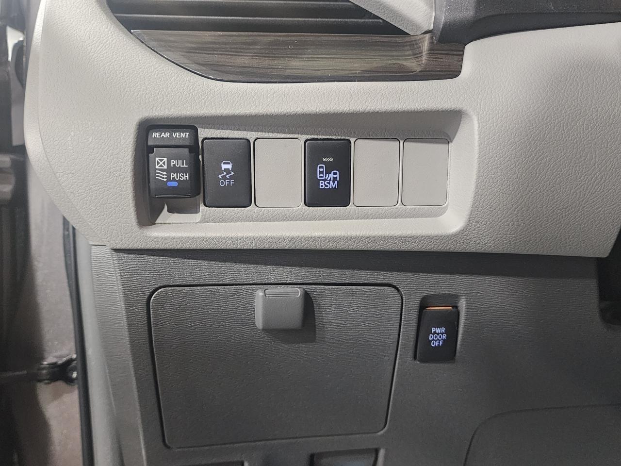 Toyota Sienna XLE 7-Passenger AWD 2017