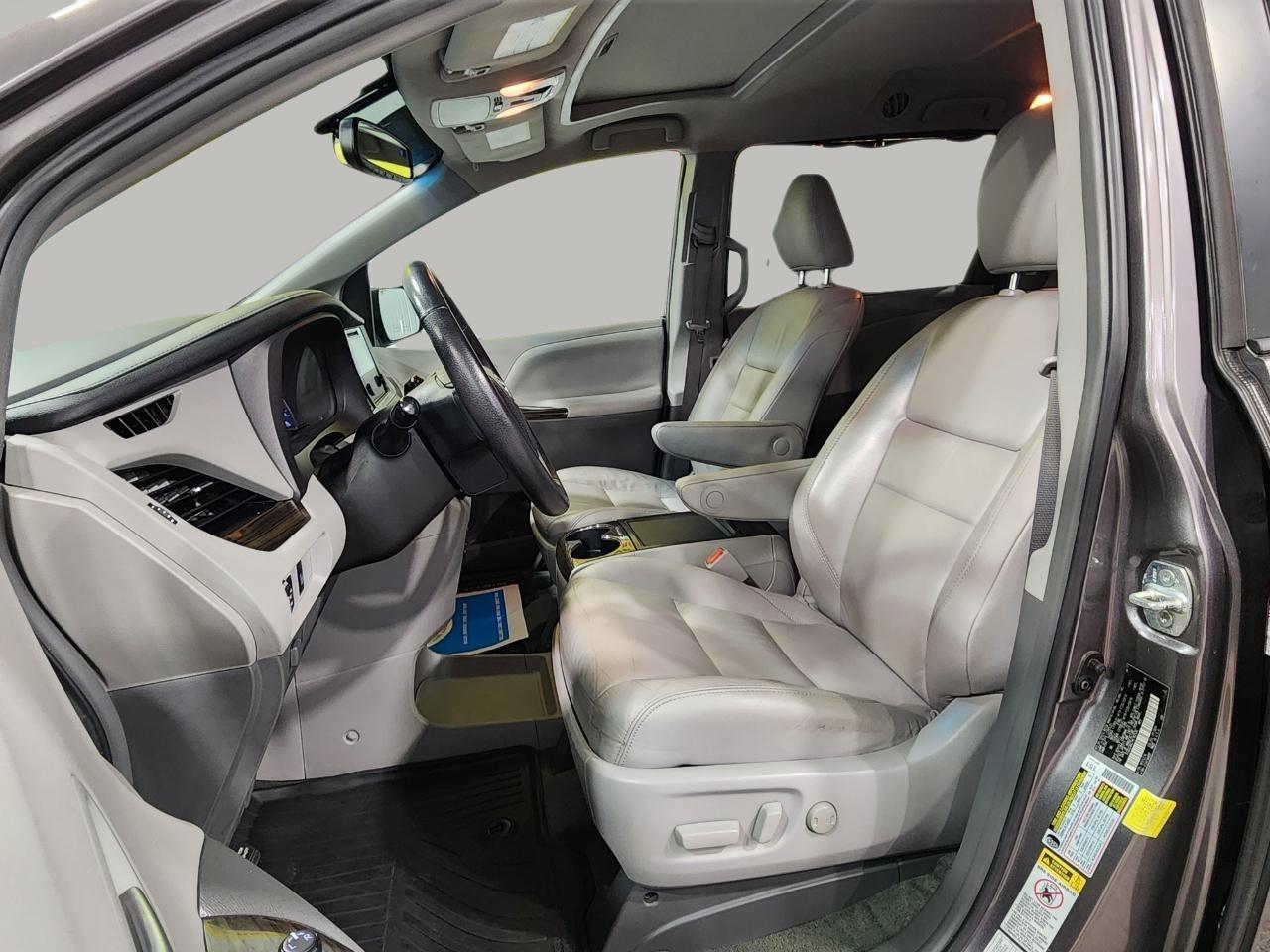 Toyota Sienna XLE 7-Passenger AWD 2017