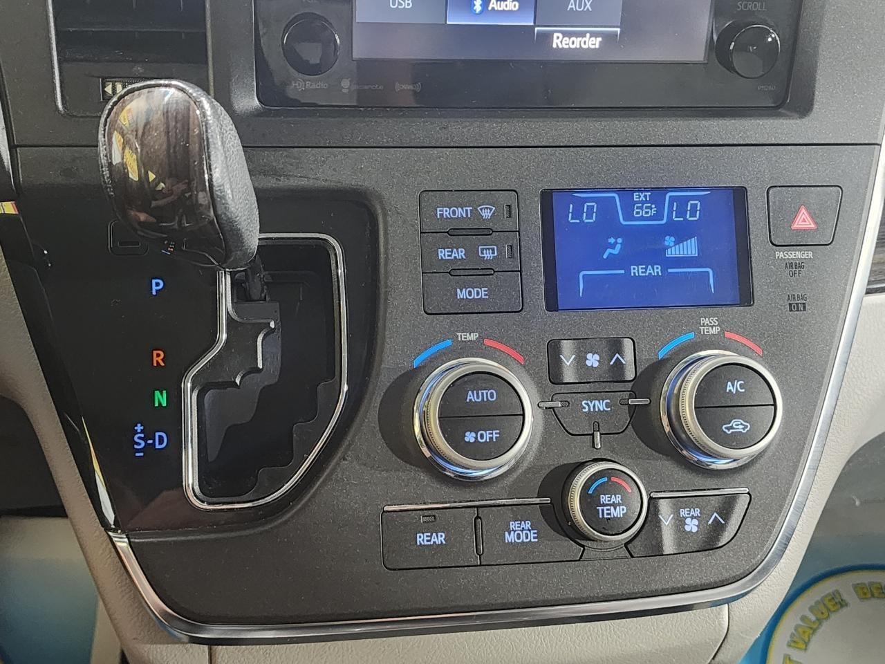 Toyota Sienna XLE 7-Passenger AWD 2017