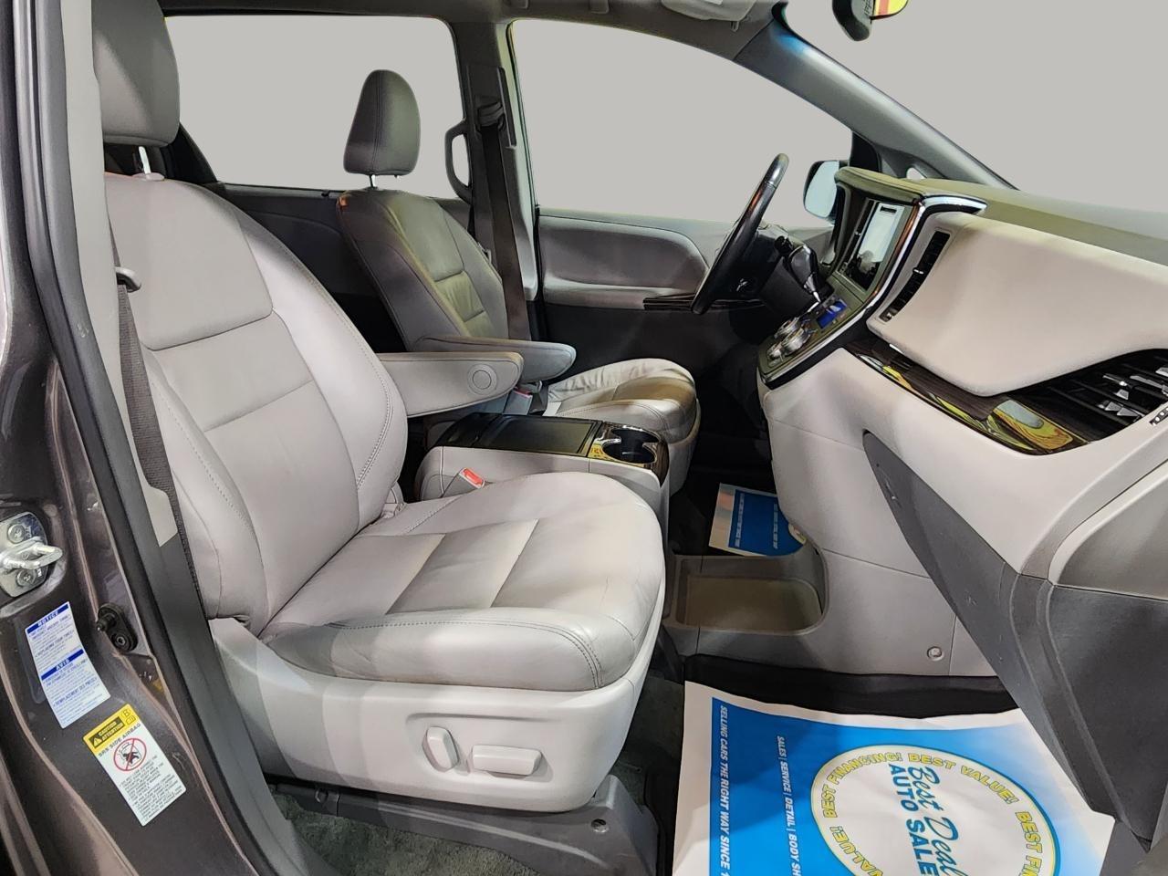 Toyota Sienna XLE 7-Passenger AWD 2017