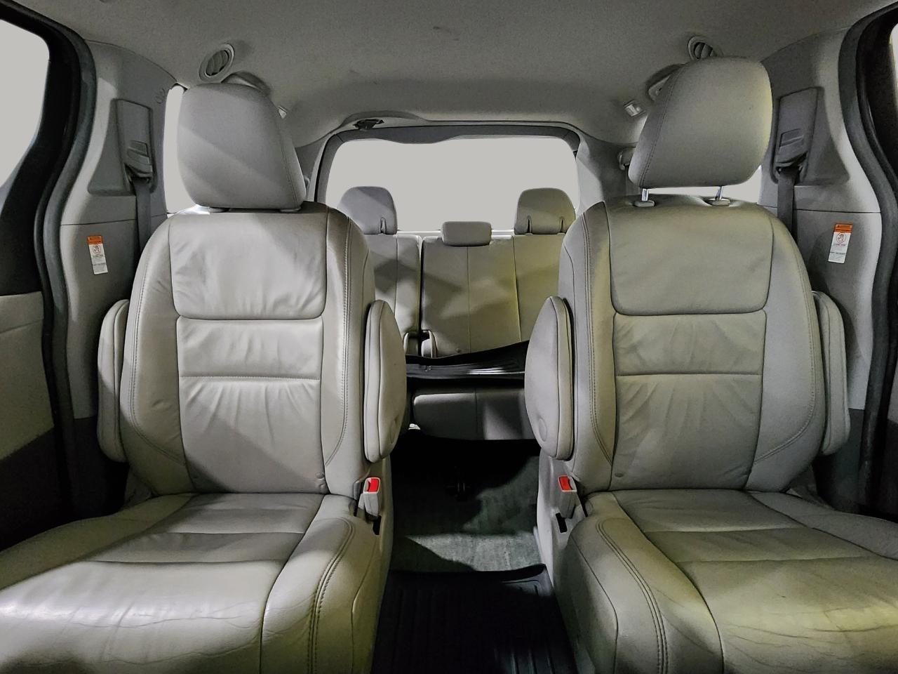Toyota Sienna XLE 7-Passenger AWD 2017
