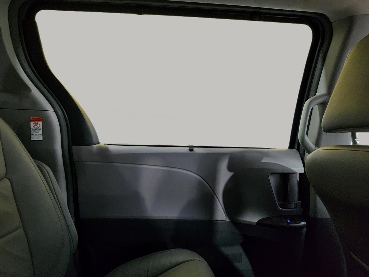 Toyota Sienna XLE 7-Passenger AWD 2017
