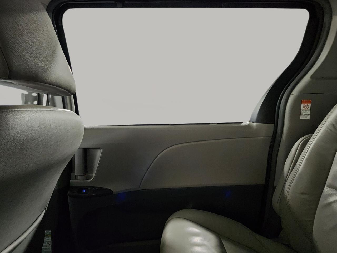 Toyota Sienna XLE 7-Passenger AWD 2017