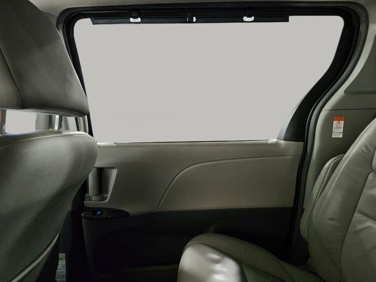 Toyota Sienna XLE 7-Passenger AWD 2017