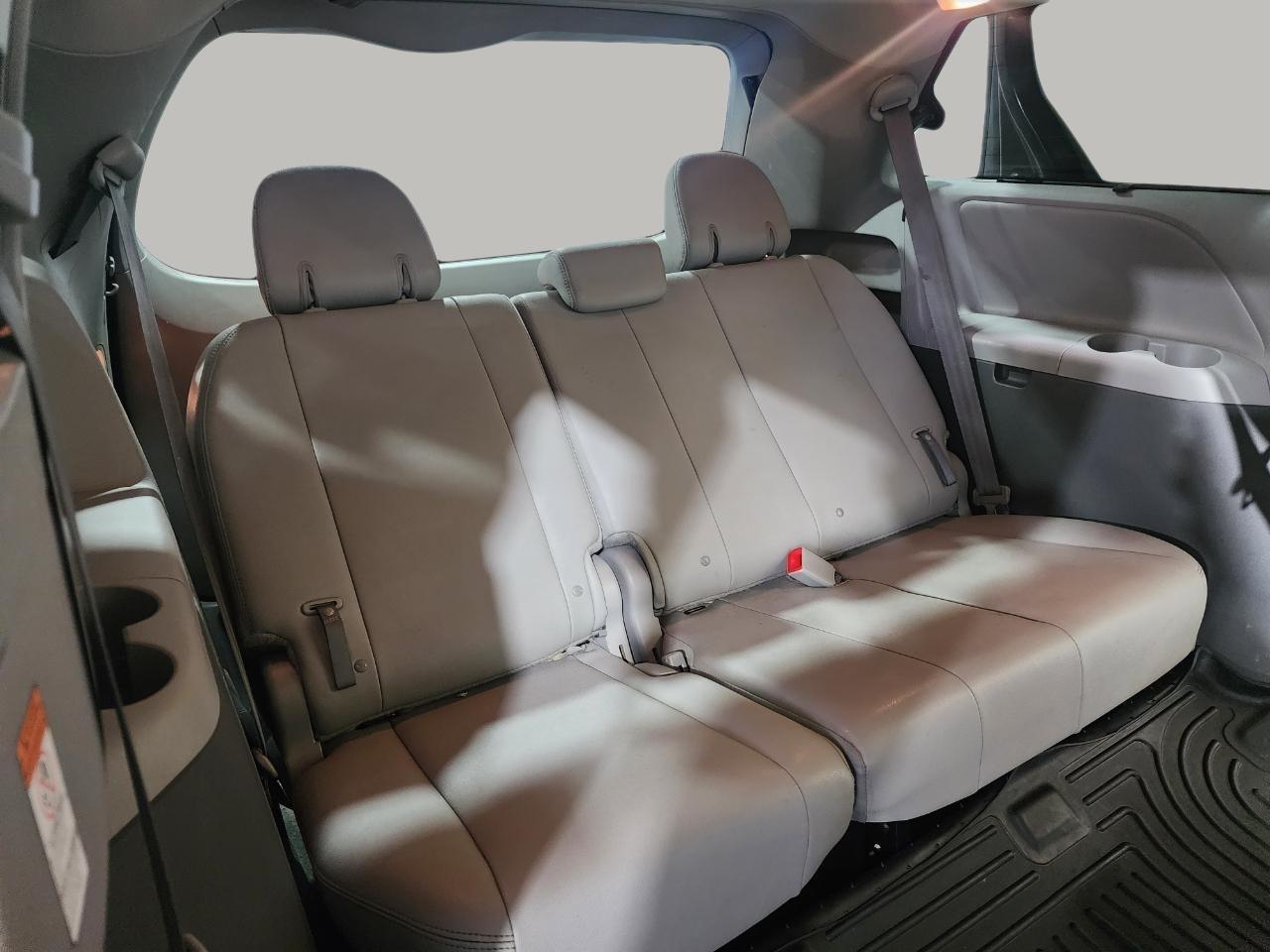 Toyota Sienna XLE 7-Passenger AWD 2017