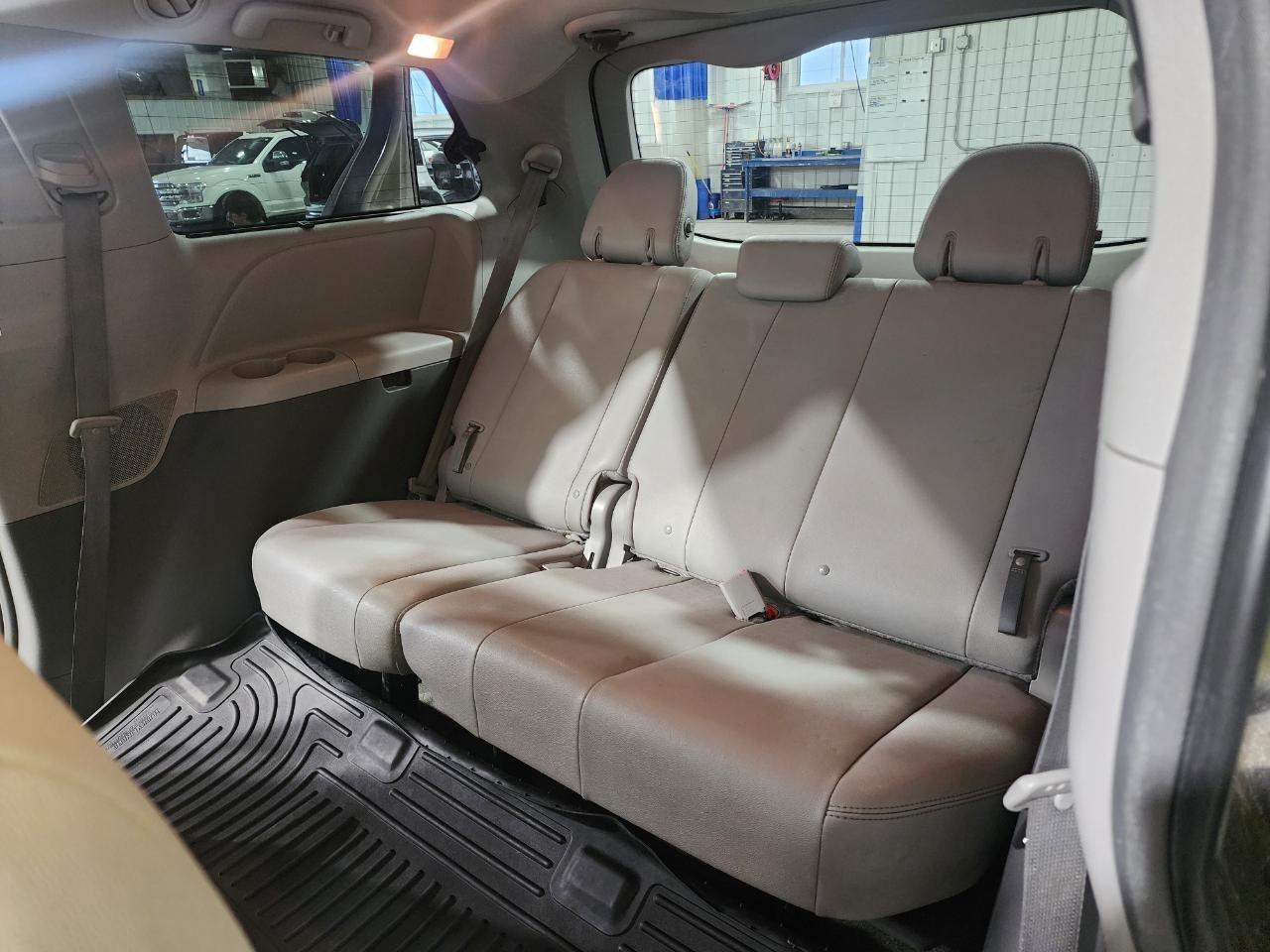 Toyota Sienna XLE 7-Passenger AWD 2017