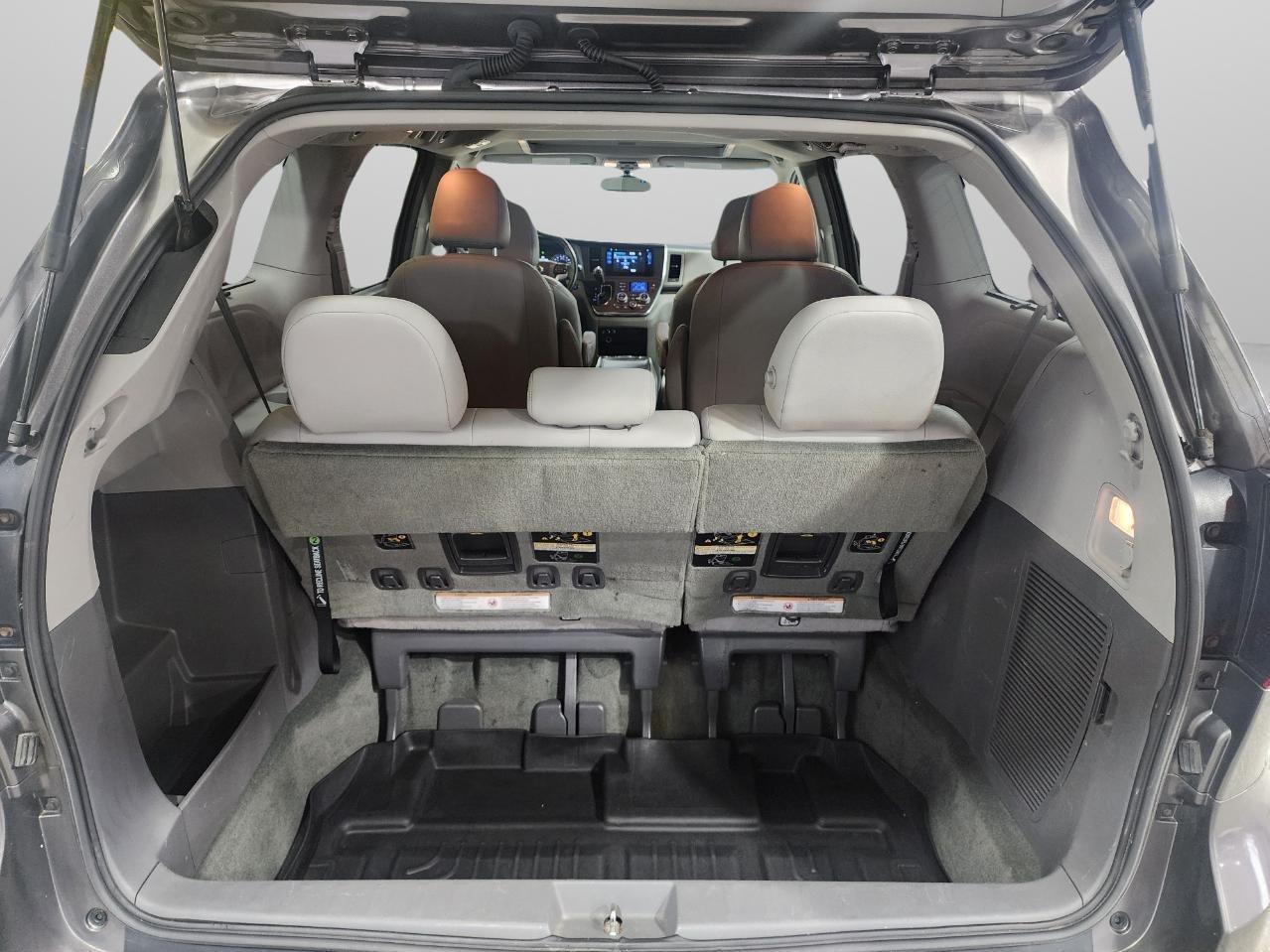 Toyota Sienna XLE 7-Passenger AWD 2017