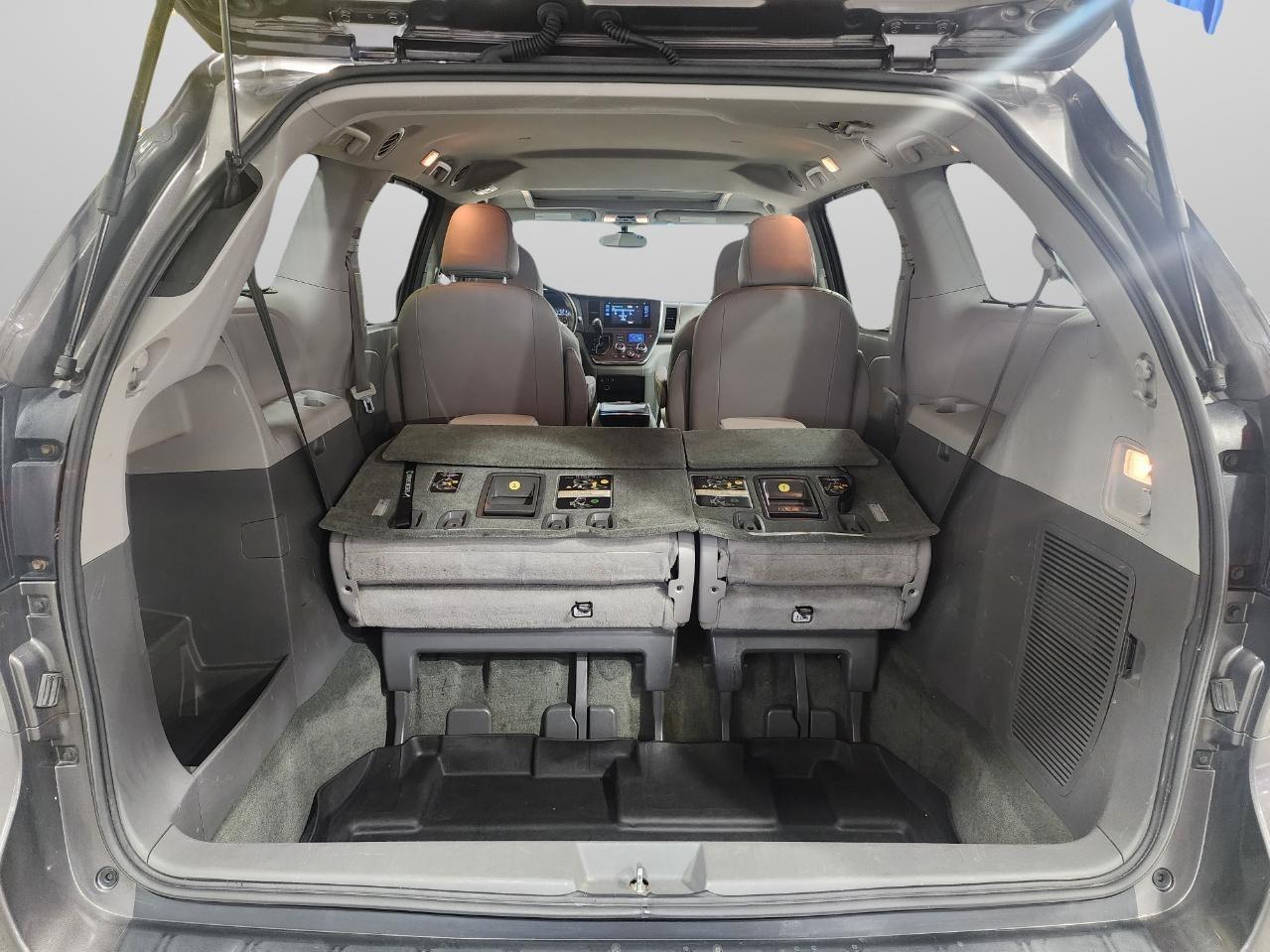 Toyota Sienna XLE 7-Passenger AWD 2017