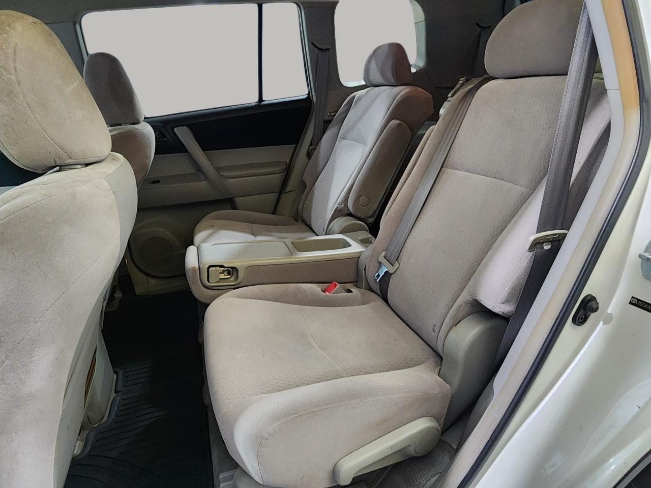 Toyota Highlander Base 4WD 2008