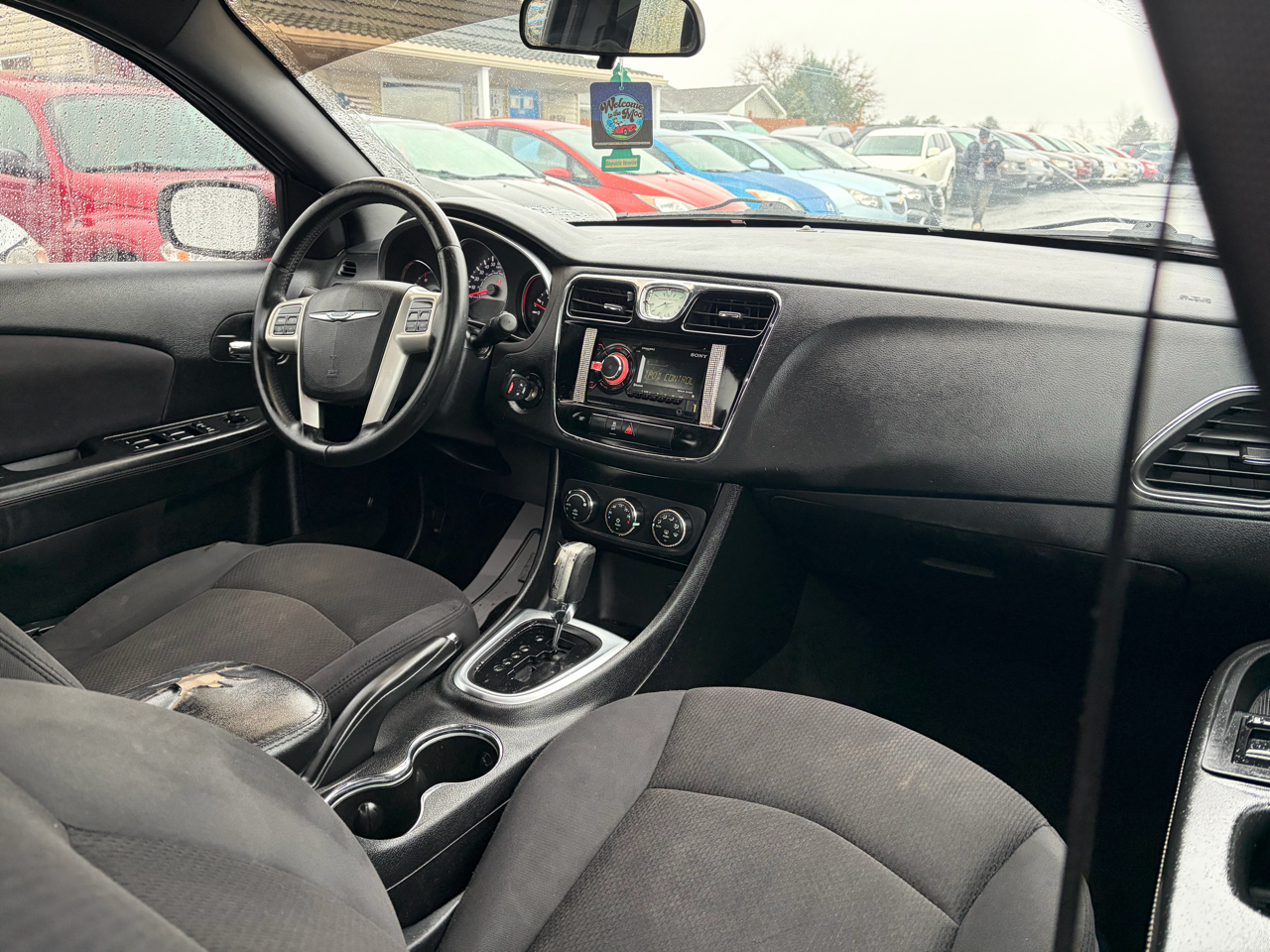 Chrysler 200 4dr Sdn Touring 2012