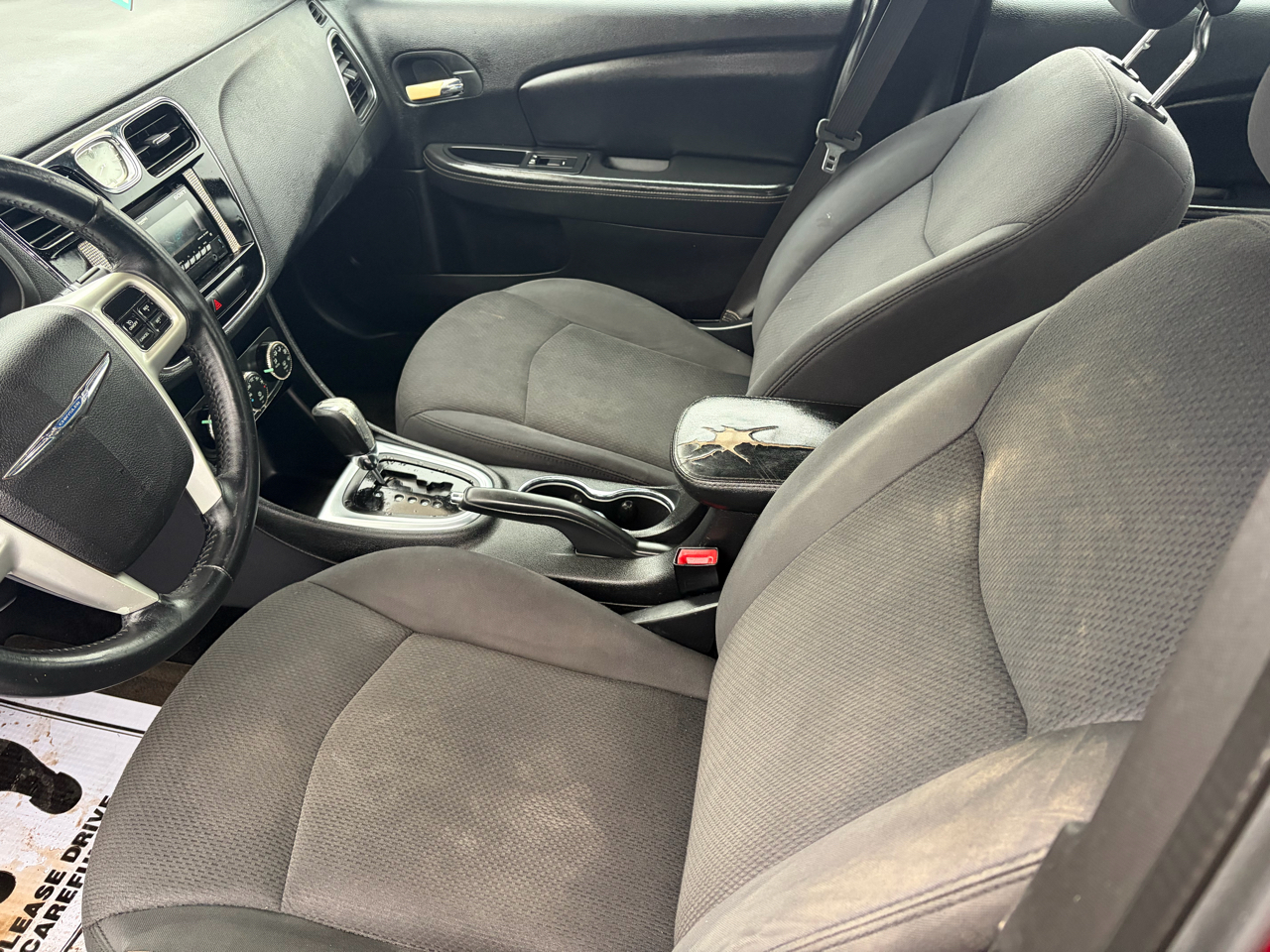 Chrysler 200 4dr Sdn Touring 2012