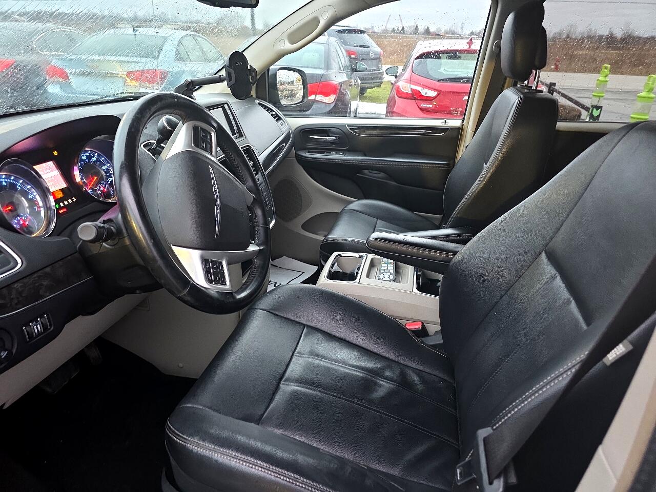 Chrysler Town & Country Touring 2014