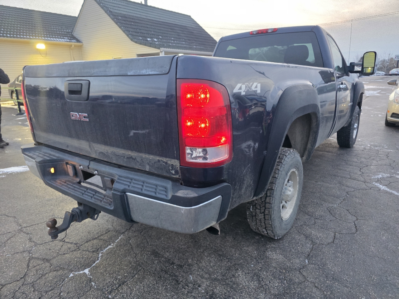 GMC Sierra 2500HD 4WD Reg Cab 142" 2009