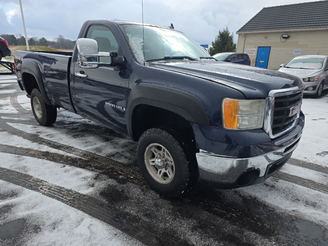 GMC Sierra 2500HD 4WD Reg Cab 142" 2009