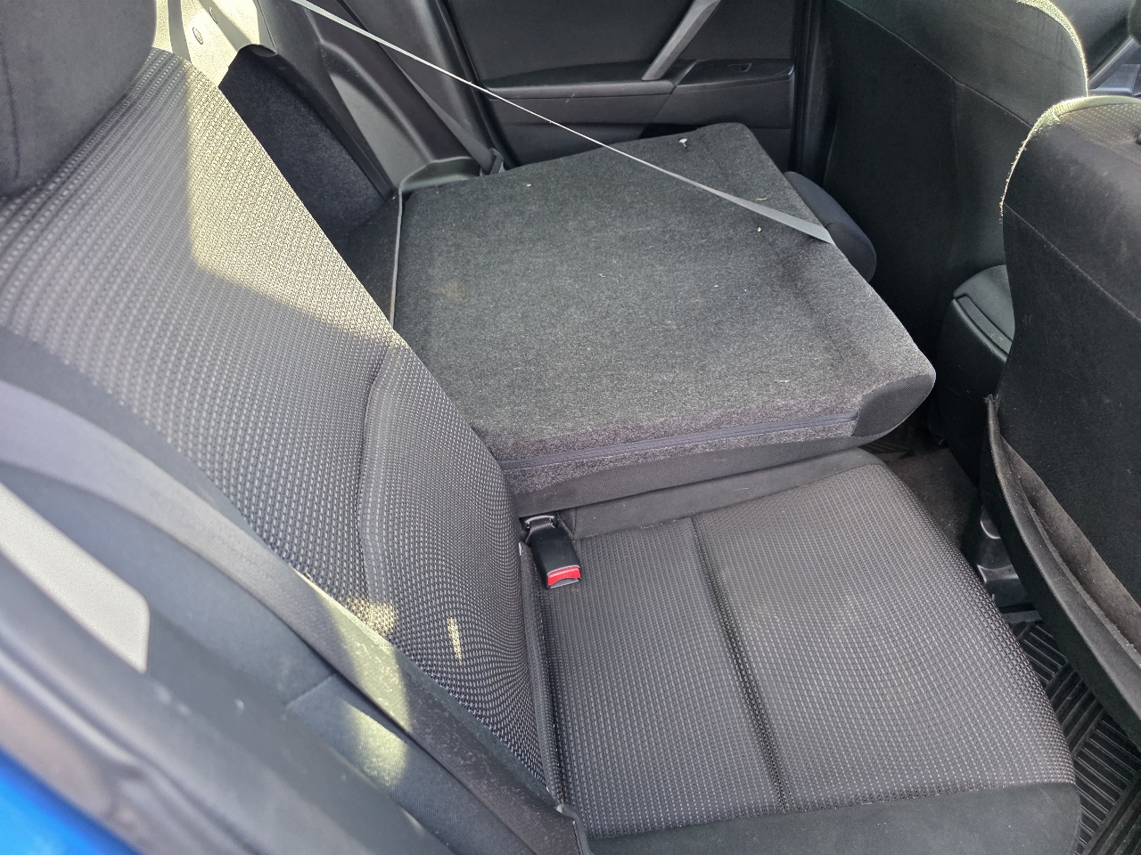 Mazda MAZDA3 i Touring 4-door 2012