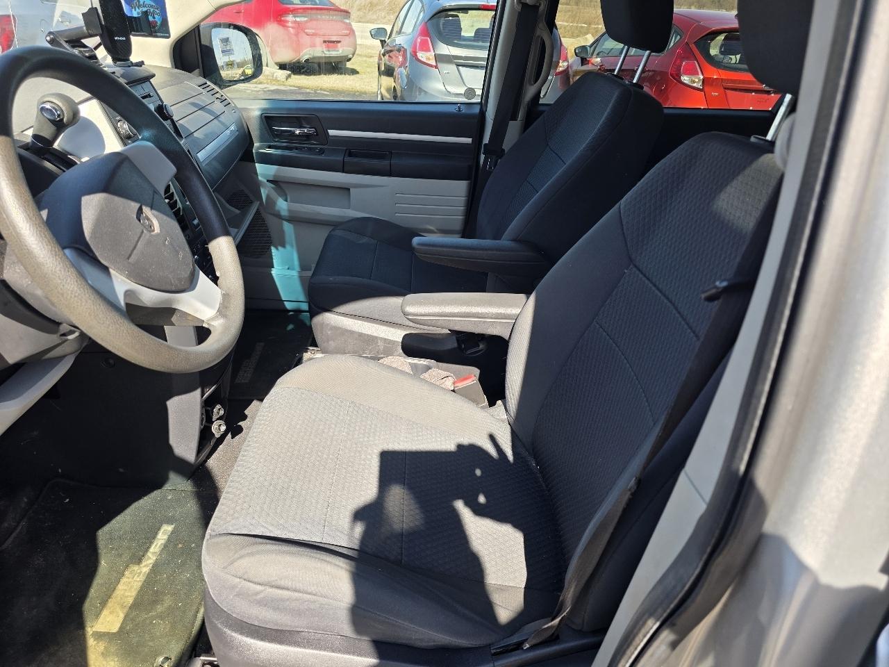 Dodge Grand Caravan SE 2010