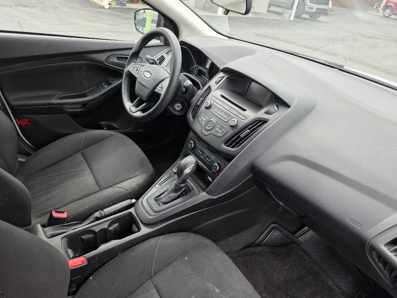 Ford Focus 4dr Sdn S 2016