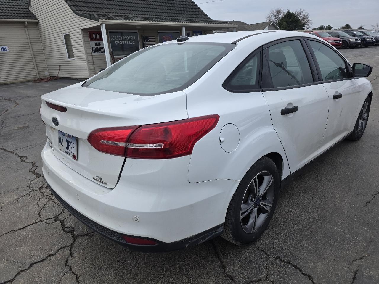 Ford Focus 4dr Sdn S 2016