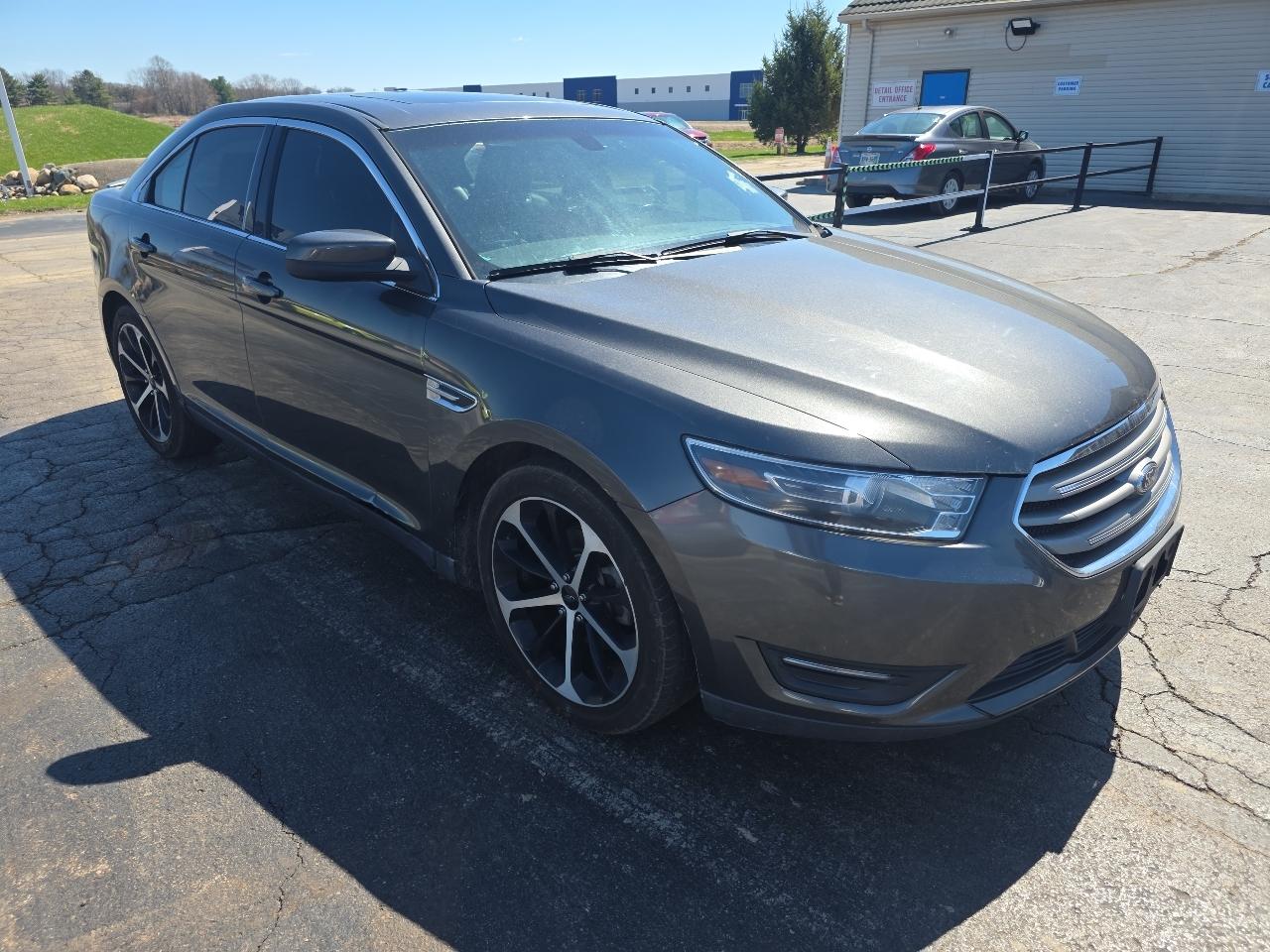 Ford Taurus 4dr Sdn SEL FWD 2016