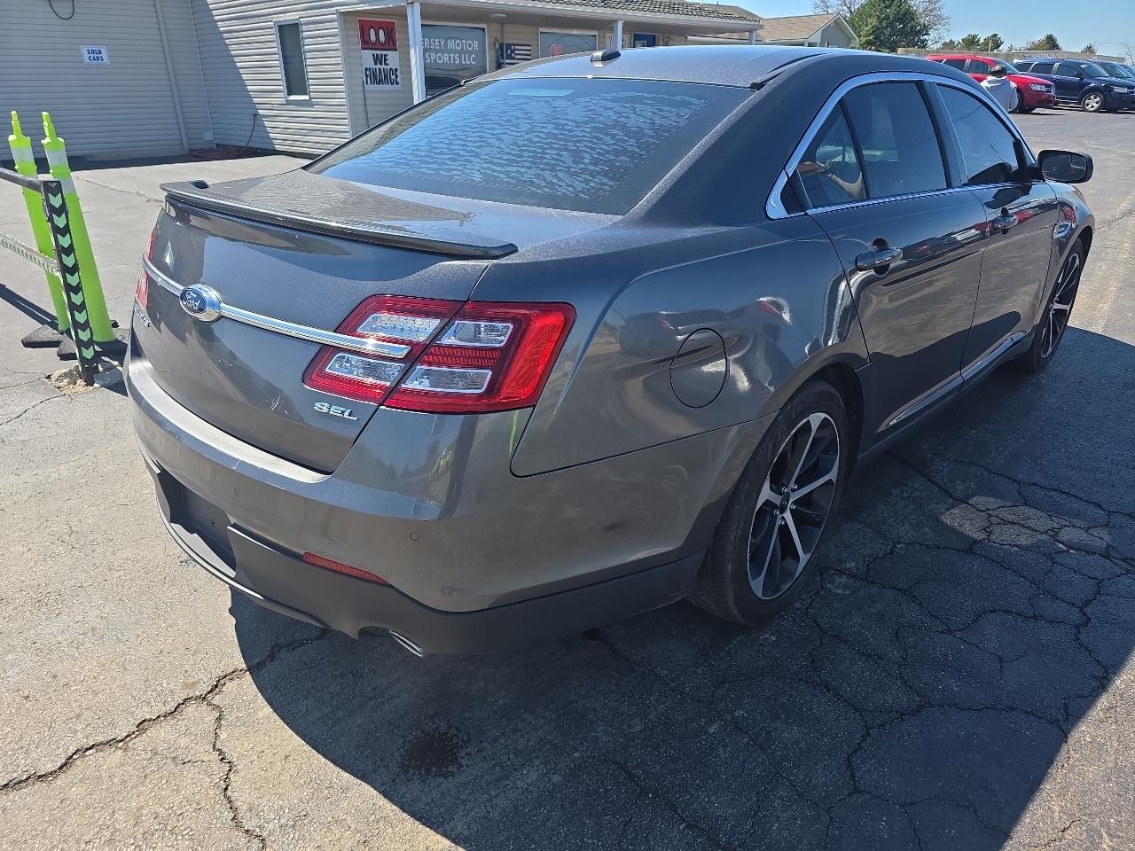 Ford Taurus 4dr Sdn SEL FWD 2016