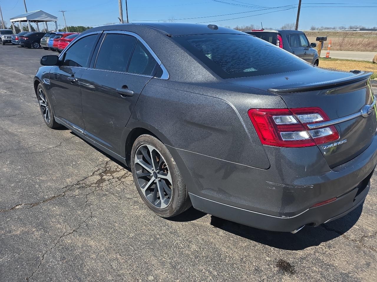 Ford Taurus 4dr Sdn SEL FWD 2016