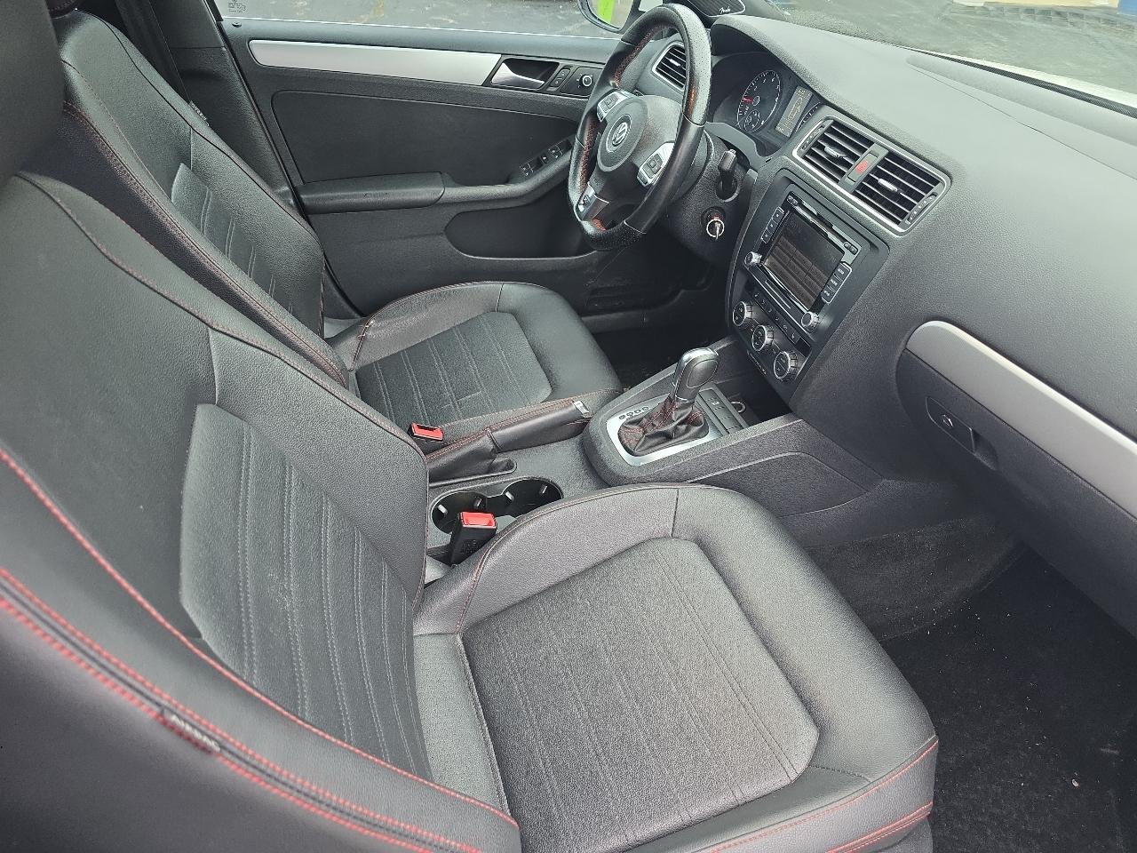 Volkswagen GLI 4dr Sdn DSG PZEV 2013