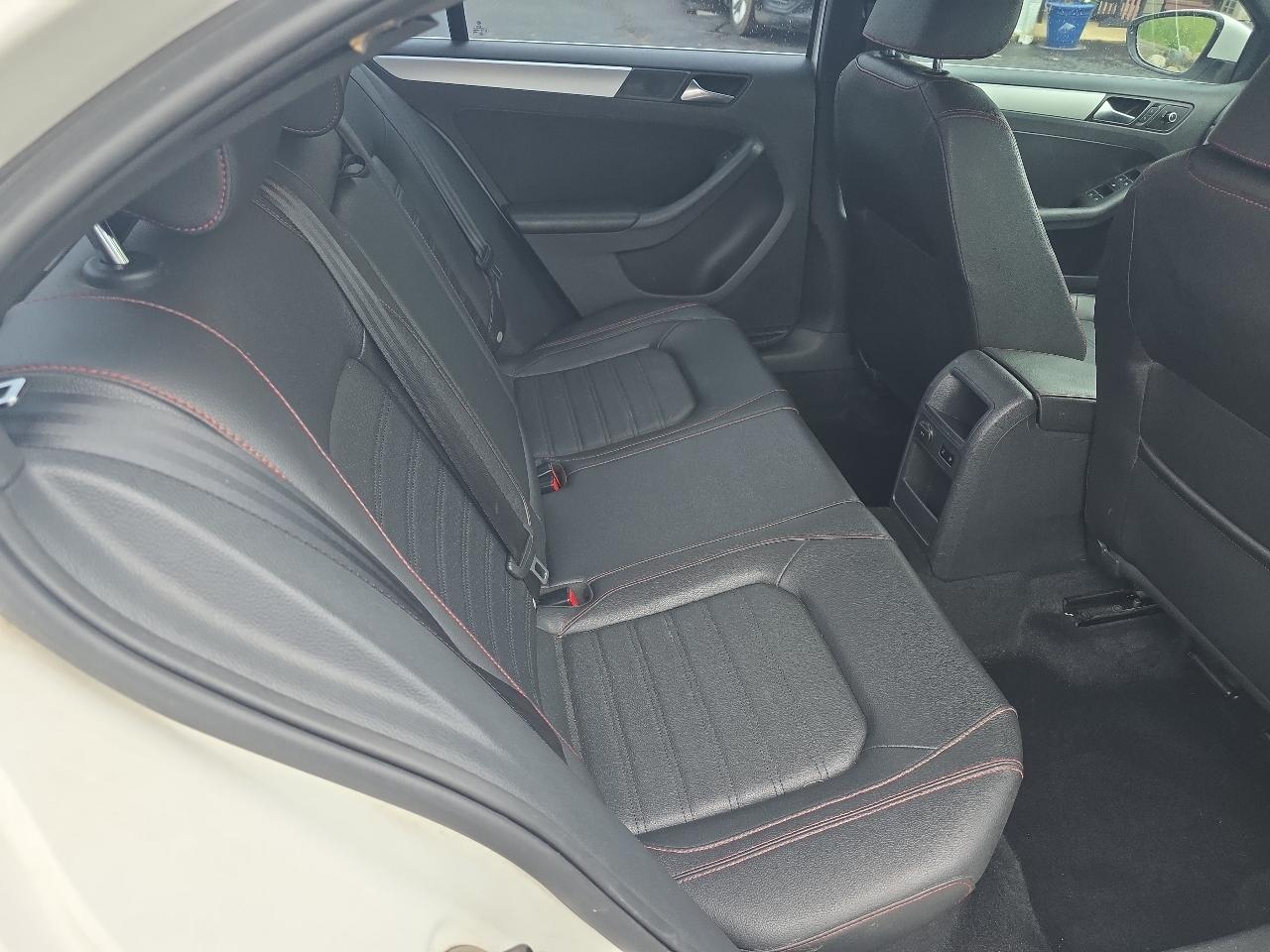 Volkswagen GLI 4dr Sdn DSG PZEV 2013