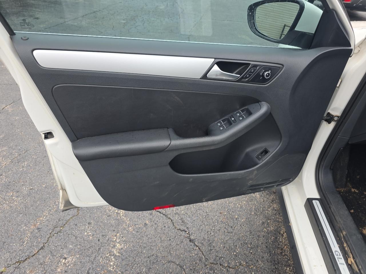 Volkswagen GLI 4dr Sdn DSG PZEV 2013