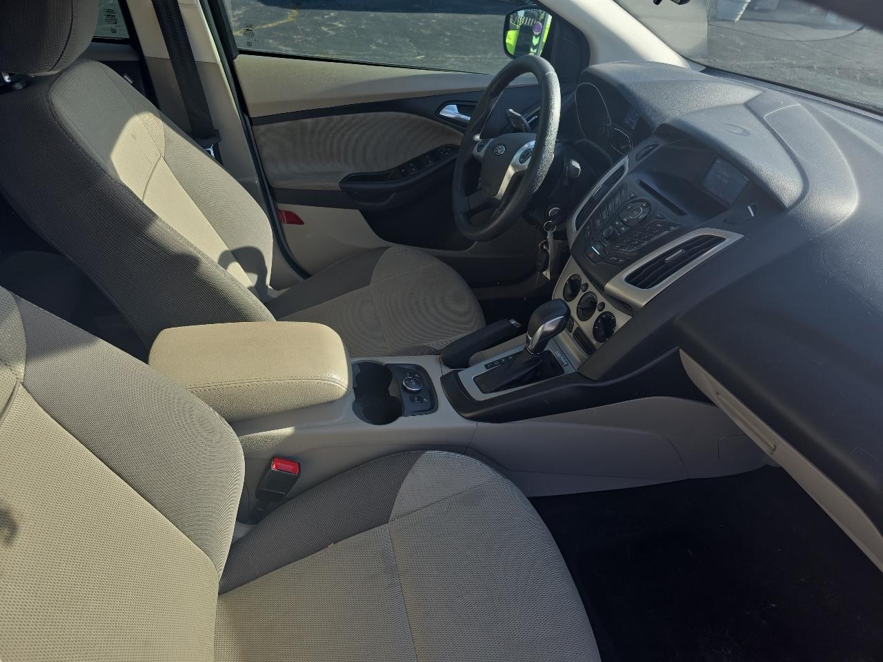 Ford Focus 4dr Sdn SE 2014