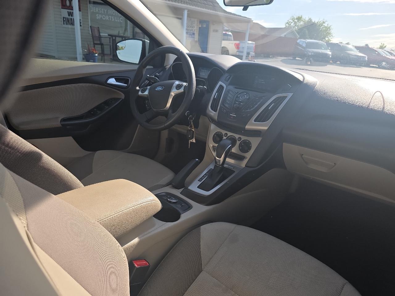 Ford Focus 4dr Sdn SE 2014
