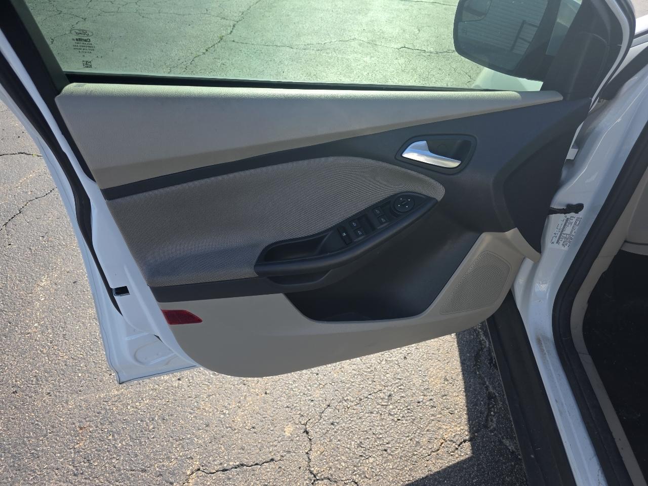 Ford Focus 4dr Sdn SE 2014